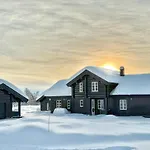 Cozy With Trail Access Vakantiehuis Beitostolen
