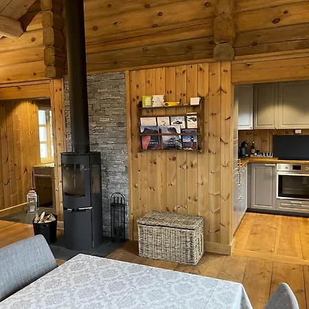 Cozy With Trail Access 度假居 *